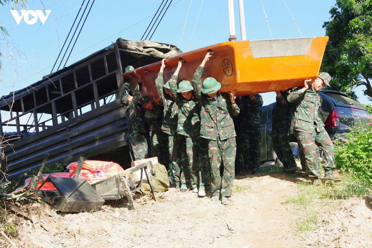 noi lai con duong den truong cua hoc sinh vung lu son la hinh anh 10