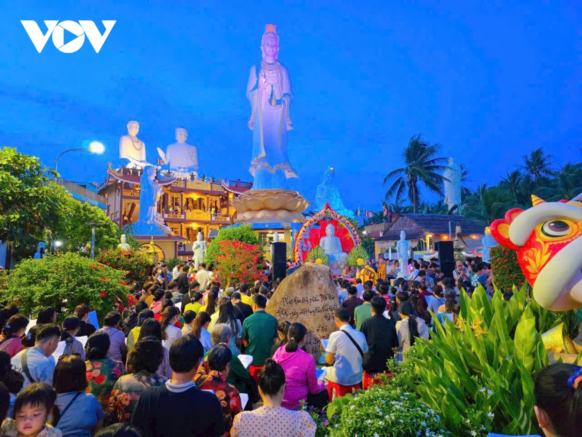 Tái diễn tình trạng “lộn xộn” gần chùa Liên Hoa ở Đồng Tháp