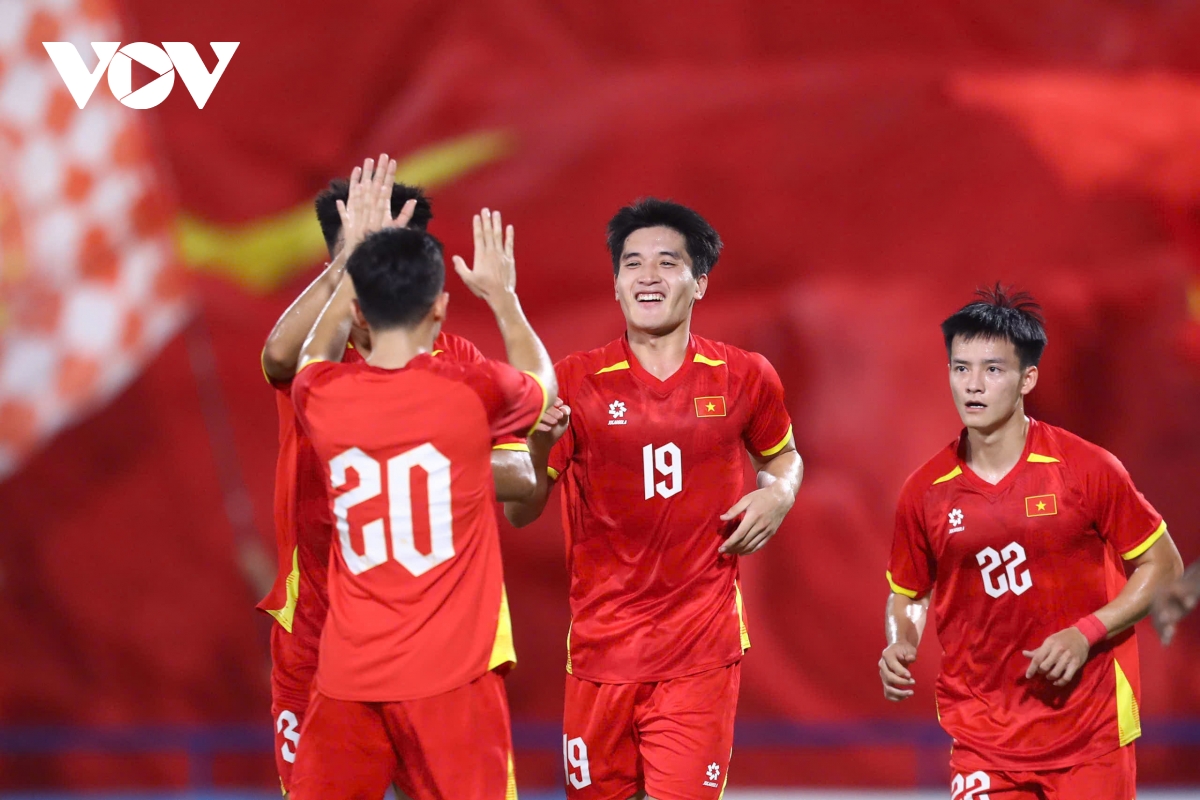 Toàn cảnh U23 Việt Nam 2-0 U23 Bangladesh: Đầu xuôi, mong đuôi lọt