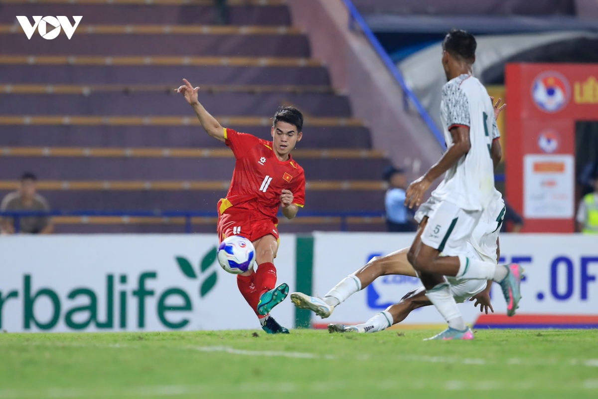 toan canh u23 viet nam 2-0 u23 bangladesh Dau xuoi, mong duoi lot hinh anh 8