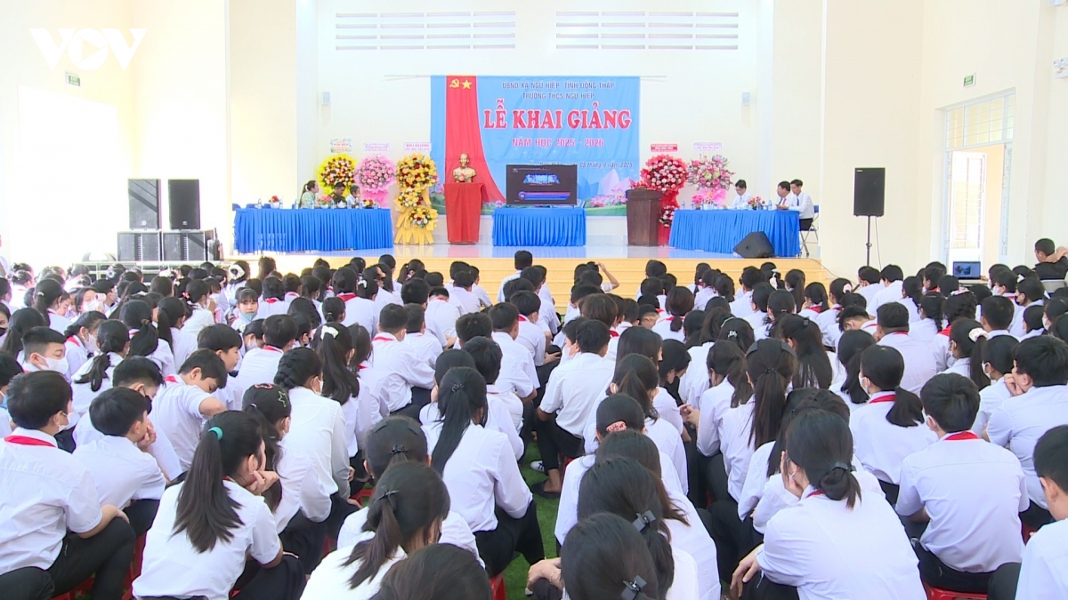 hang trieu hoc sinh tai cac tinh, thanh tren ca nuoc no nuc khai giang nam hoc moi hinh anh 14