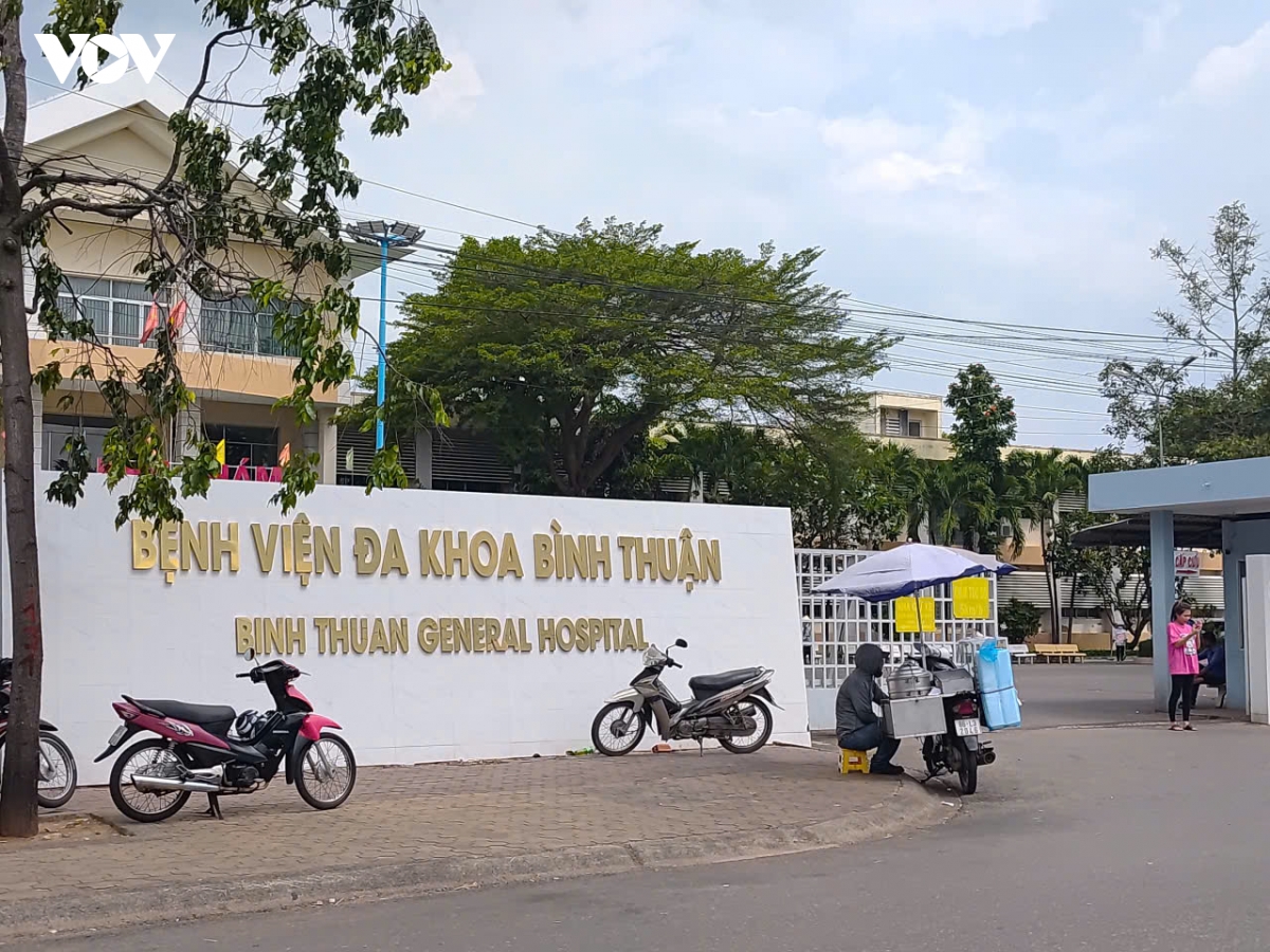 nguoi dan ong nhay lau tu tang cao benh vien Da khoa binh thuan, tu vong tai cho hinh anh 1