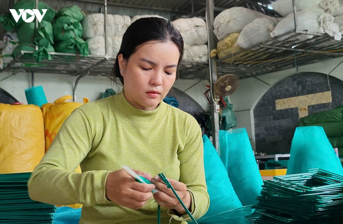 lang dan luoi thom rom nhon nhip khi mua nuoc noi ve hinh anh 8