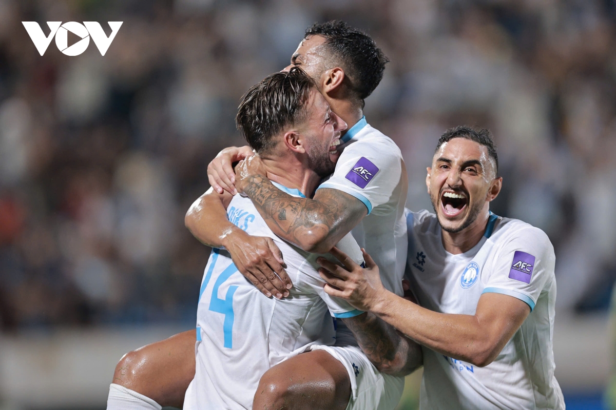 Cận cảnh CLB Nam Định thắng áp đảo đội bóng Thái Lan ở sân Thiên Trường