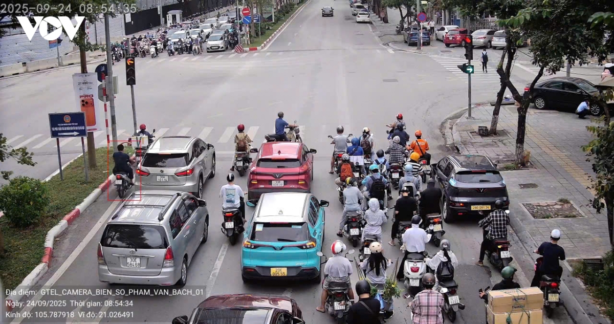 moi lap 2 camera ai, ha noi phat hien hon 1.700 loi giao thong trong 12 tieng hinh anh 1