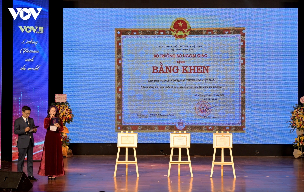 80 nam phat thanh doi ngoai tu hao va phat trien hinh anh 6