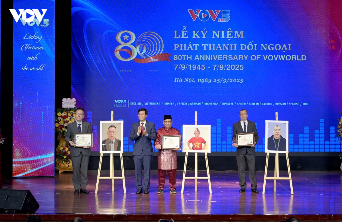80 nam phat thanh doi ngoai tu hao va phat trien hinh anh 5