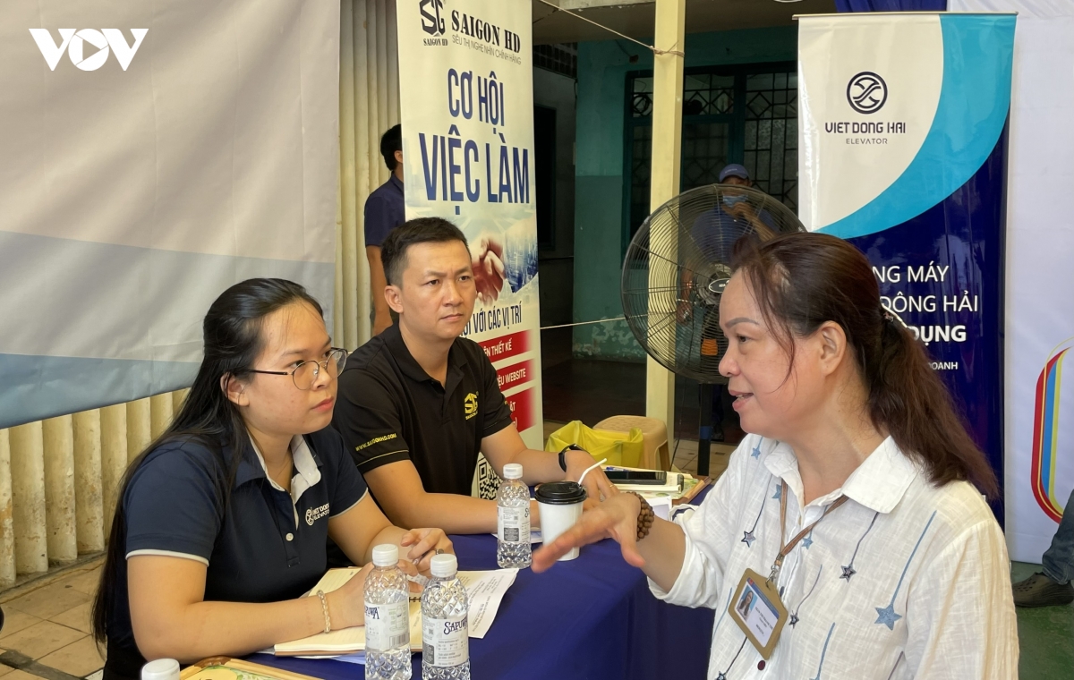 doanh nghiep tp.hcm buoc vao cuoc dua tim cong nhan cho don hang cuoi nam hinh anh 5
