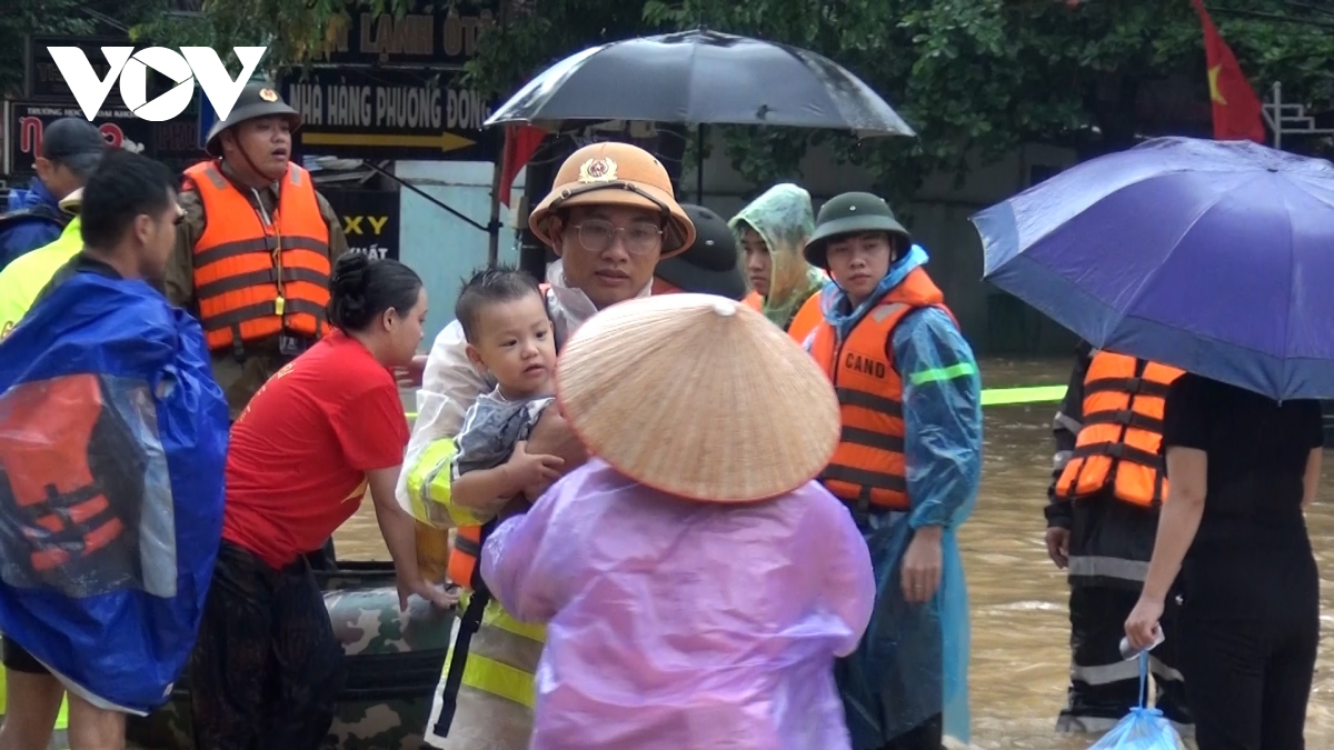 Những người hùng trong tâm lũ ở Thái Nguyên