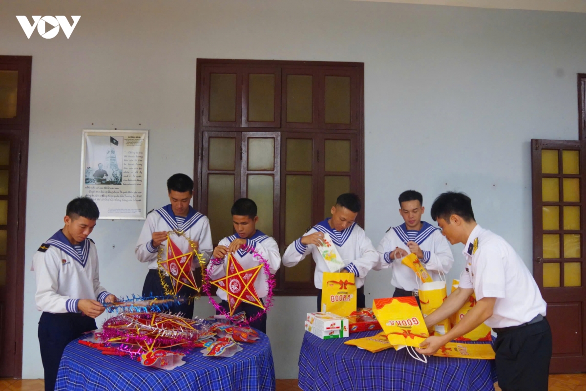 trung thu am ap o Dac khu truong sa hinh anh 1