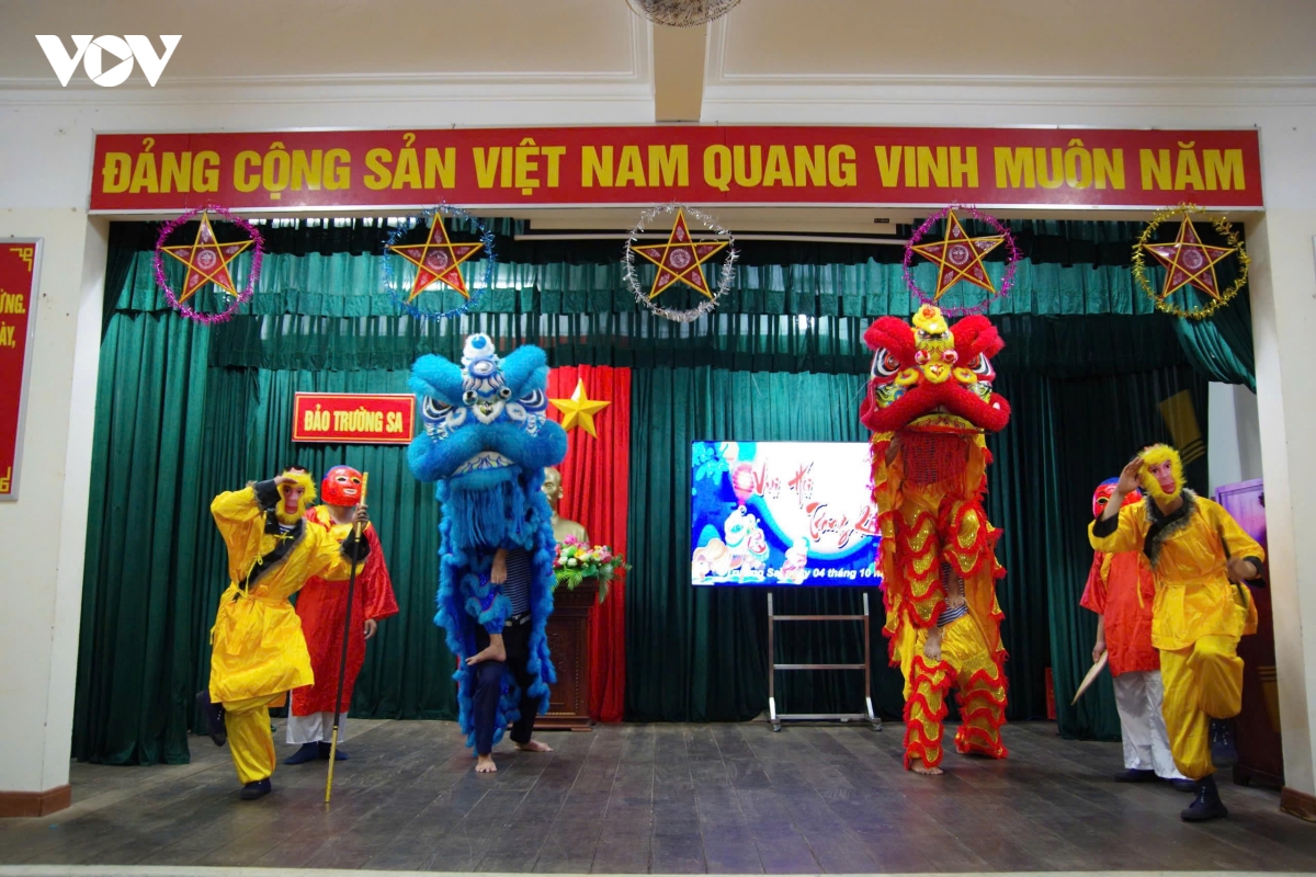 trung thu am ap o Dac khu truong sa hinh anh 7