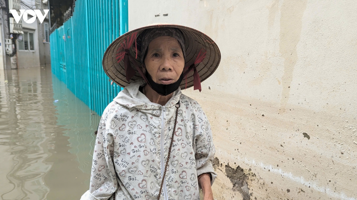 nguoi dan mieu nha bi bom loi nuoc ke don cho cao hon cho vat nuoi hinh anh 11