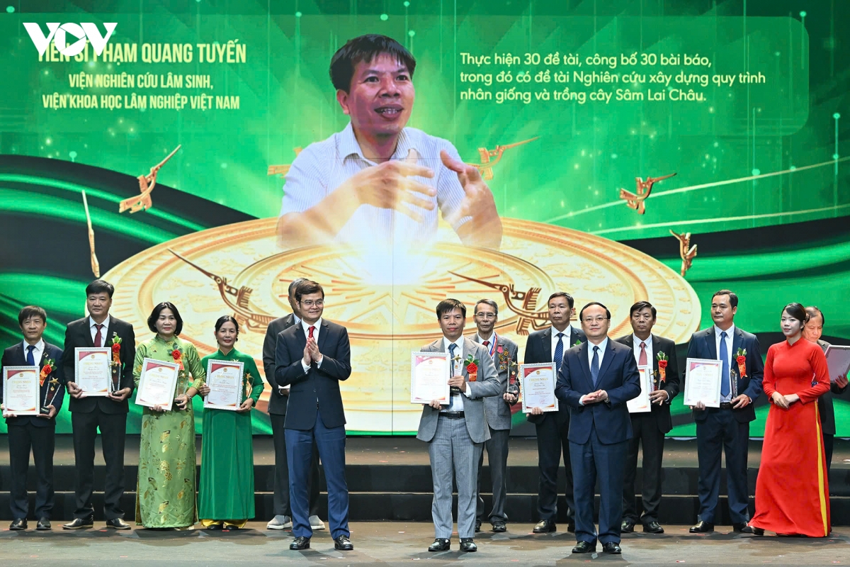 chu tich nuoc luong cuong du chuong trinh tu hao nong dan viet nam nam 2025 hinh anh 5