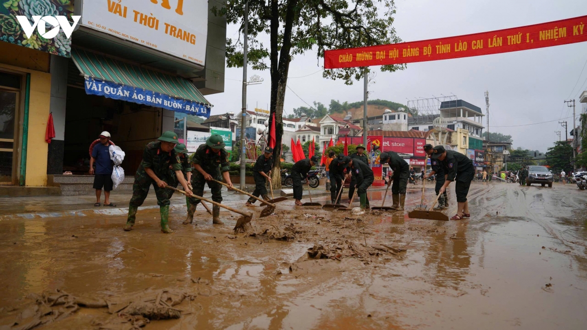 lao cai don dep pho phuong sau lu hinh anh 1