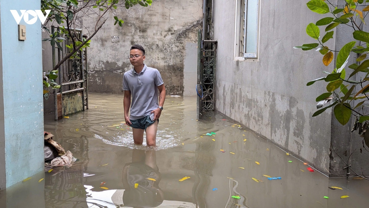 nguoi dan mieu nha bi bom loi nuoc ke don cho cao hon cho vat nuoi hinh anh 1