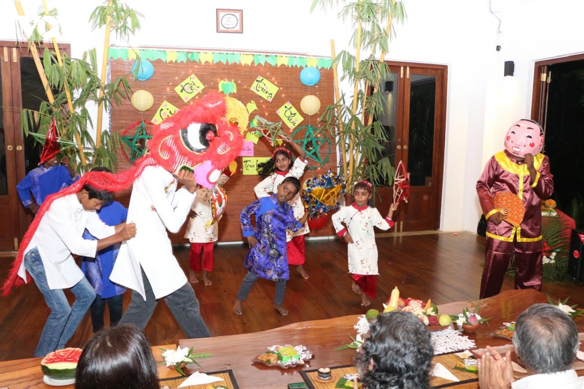 ron rang sac mau tet trung thu viet tai sri lanka hinh anh 5