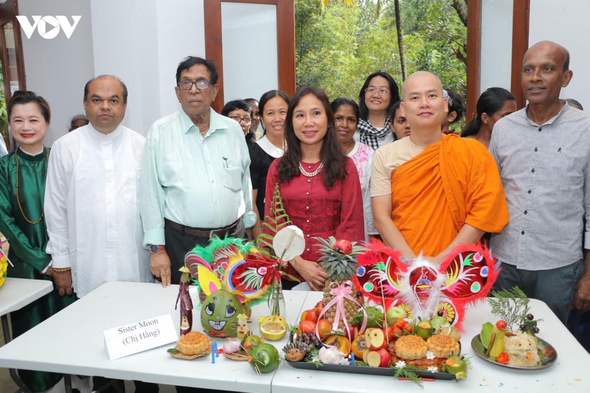 ron rang sac mau tet trung thu viet tai sri lanka hinh anh 6