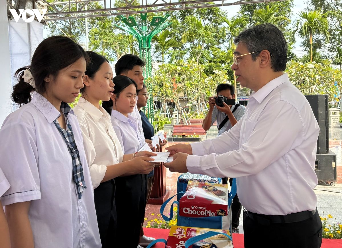 tp.hcm phat dong thang cung phu nu hanh dong voi 168 cong trinh vi cong dong hinh anh 2