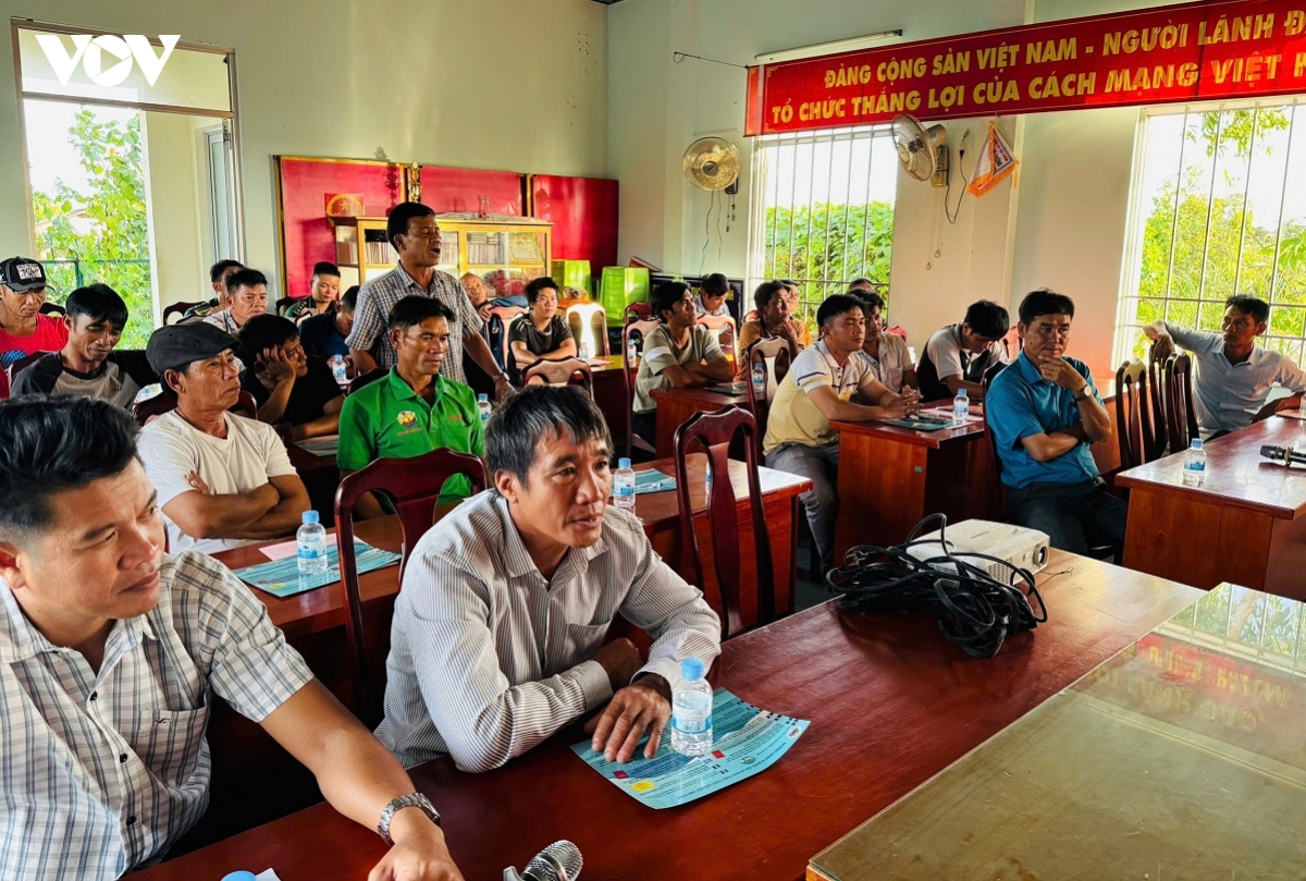 trao tang co to quoc cho ngu dan vung bien lam Dong hinh anh 1