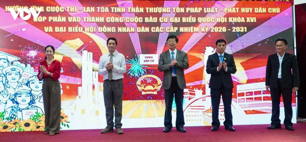 Dak lak lan toa kien thuc phap luat bau cu qua cuoc thi truc tuyen hinh anh 1