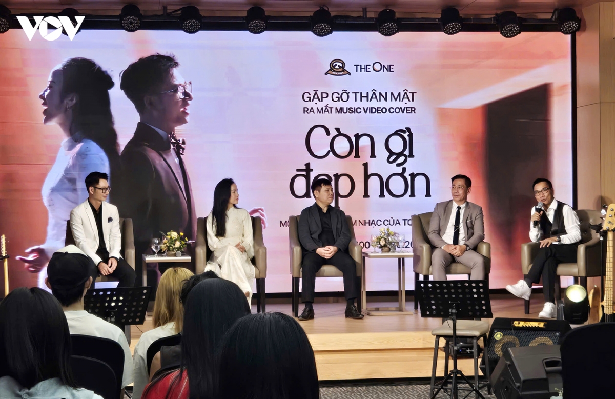  con gi dep hon ca khuc lay cam hung tu mua do duoc lam moi day cam xuc hinh anh 1