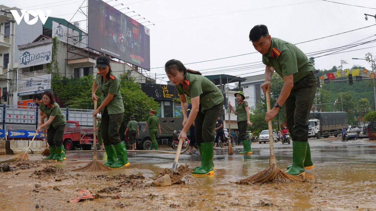 lao cai don dep pho phuong sau lu hinh anh 3