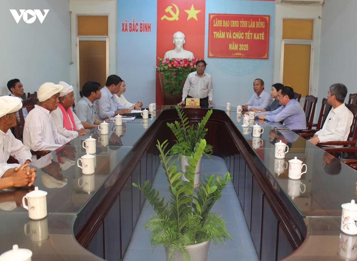 lanh dao tinh lam Dong tham, chuc mung dong bao cham dip le hoi kate hinh anh 1