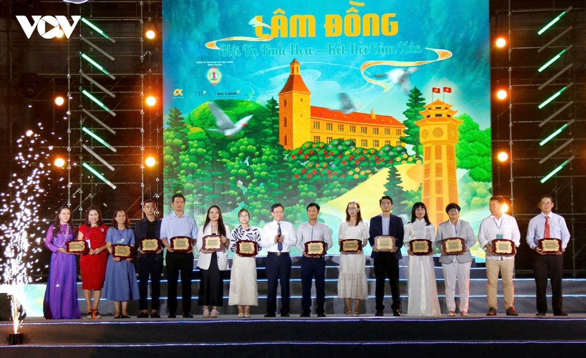 thang trai nghiem du lich lam Dong thu hut tren 1,8 trieu luot du khach hinh anh 3