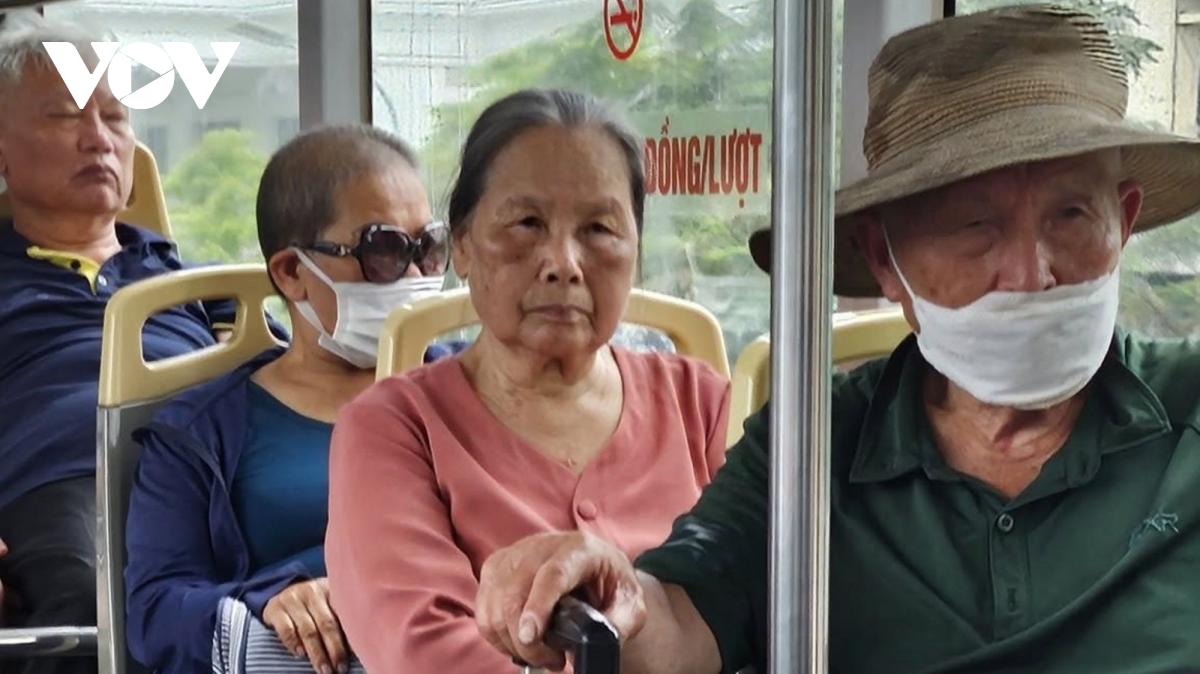 chuyen giao tiep ung xu tren xe buyt vo dua ca nam hinh anh 2