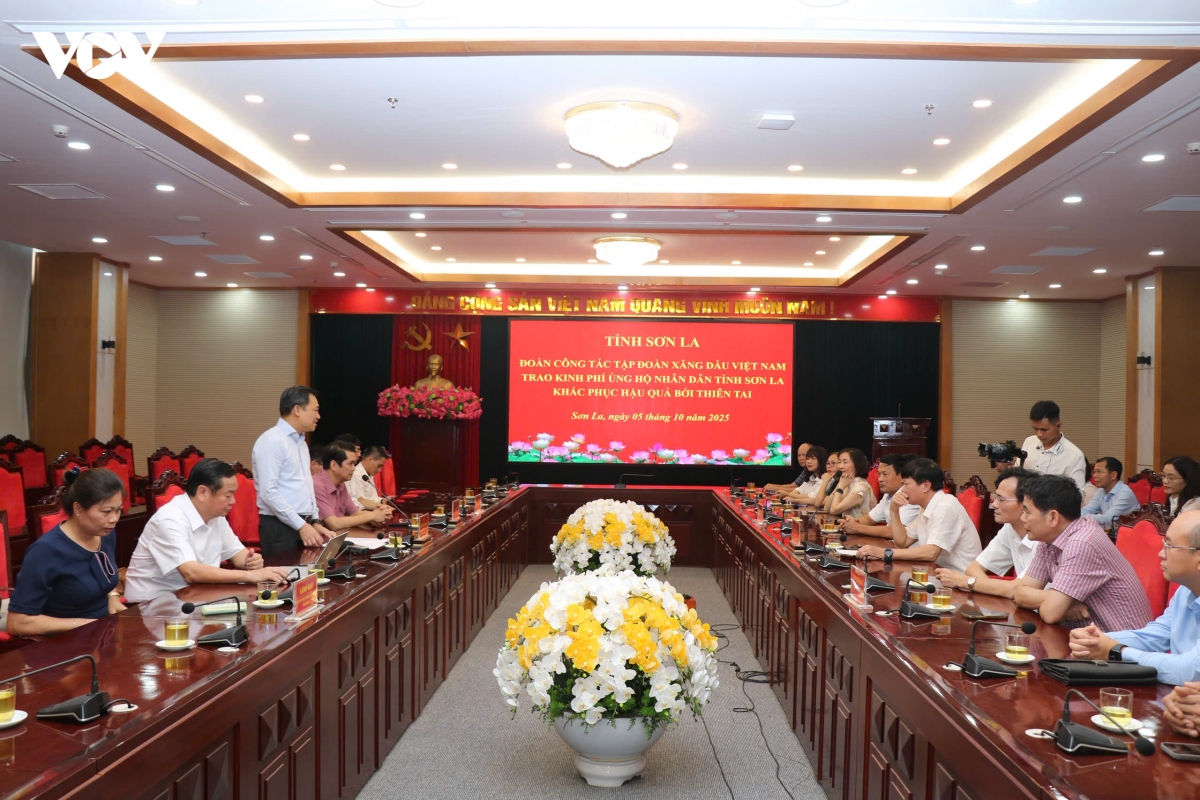 son la tiep nhan kinh phi ung ho khac phuc hau qua thien tai hinh anh 2
