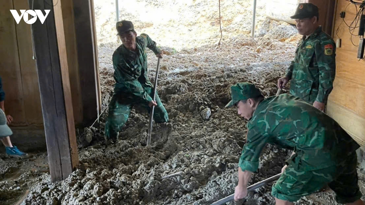 bien phong thanh hoa - nhung chien si quan ham xanh tren mat tran phong chong bao, lu hinh anh 11