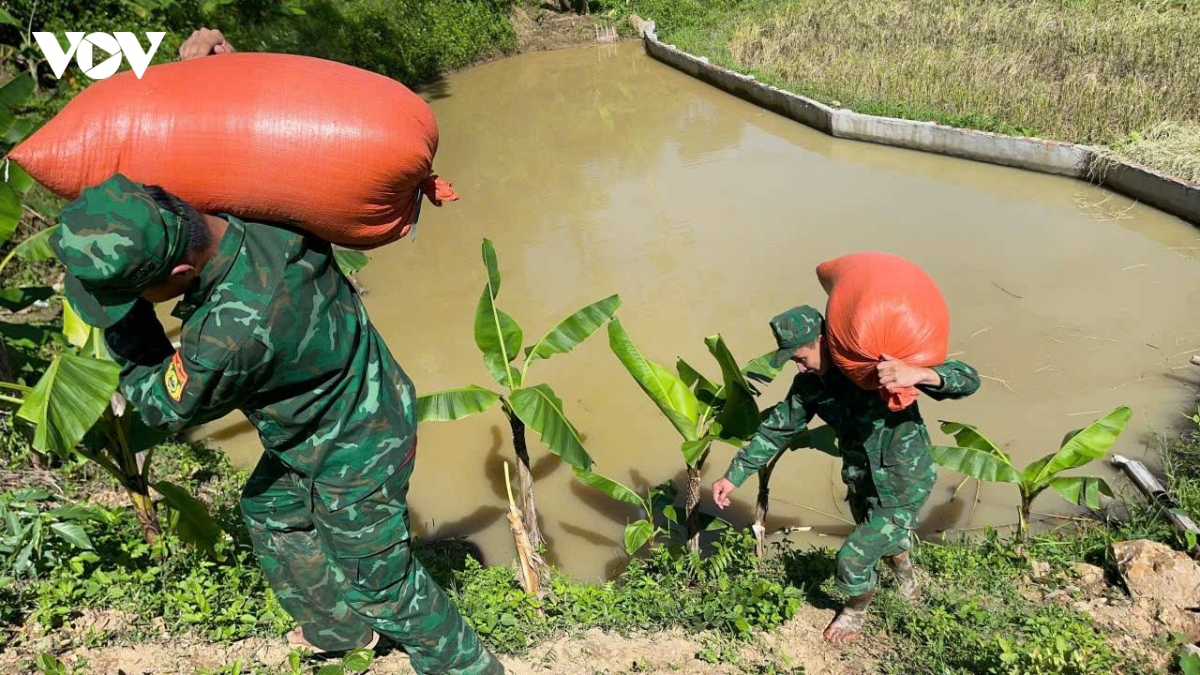 bien phong thanh hoa - nhung chien si quan ham xanh tren mat tran phong chong bao, lu hinh anh 6