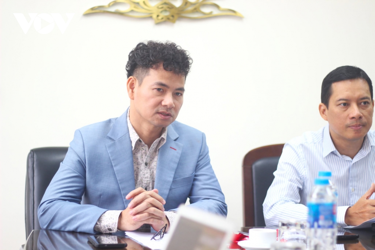 bo van hoa vao cuoc lap lai trat tu voi nhung bai hat lech chuan, phan cam hinh anh 2