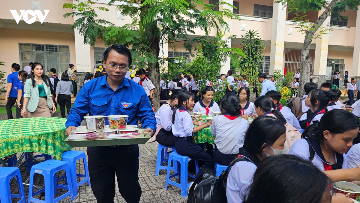 mang niem vui trung thu den 1.300 thieu nhi can gio hinh anh 6