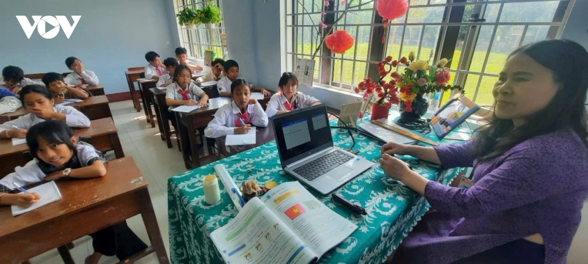 vung cao thanh pho hue ung dung cong nghe thong tin vao giang day hinh anh 4