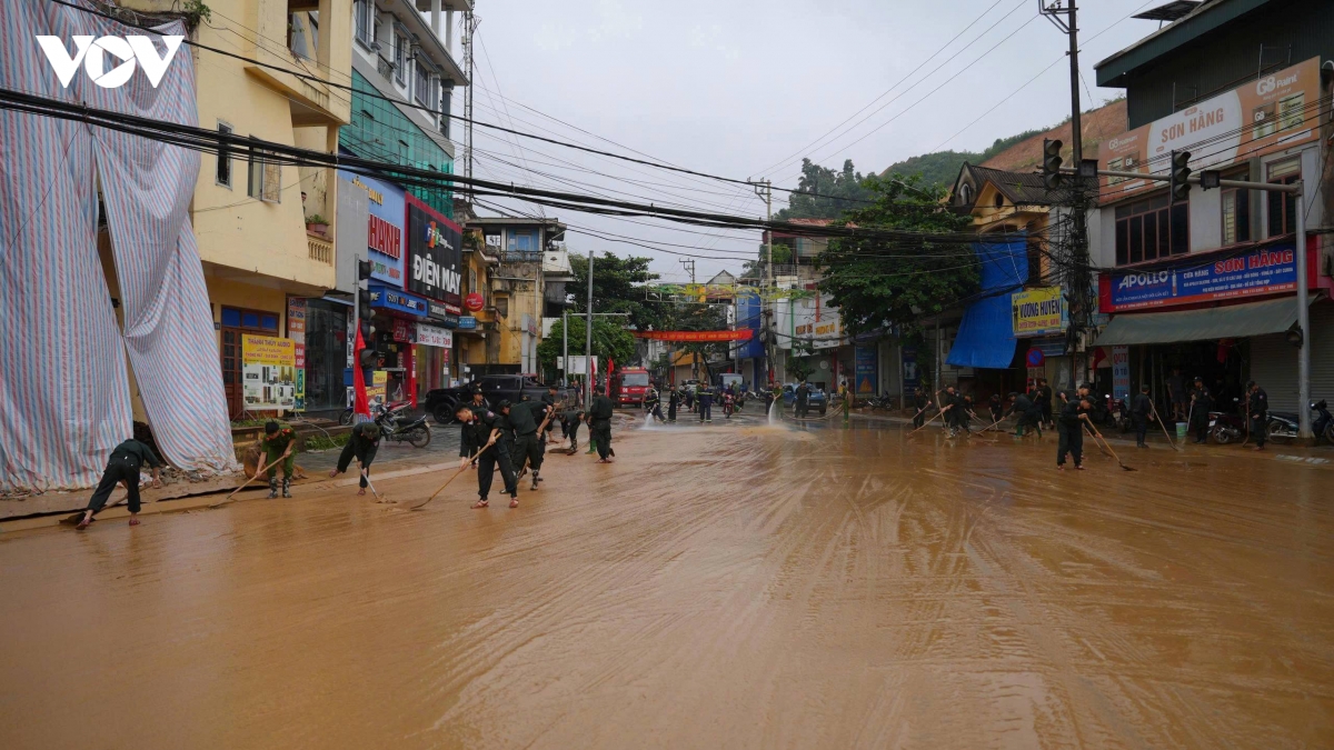 lao cai don dep pho phuong sau lu hinh anh 8