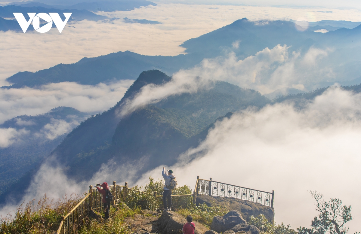 Sớm mùa Thu trên đỉnh non thiêng Yên Tử