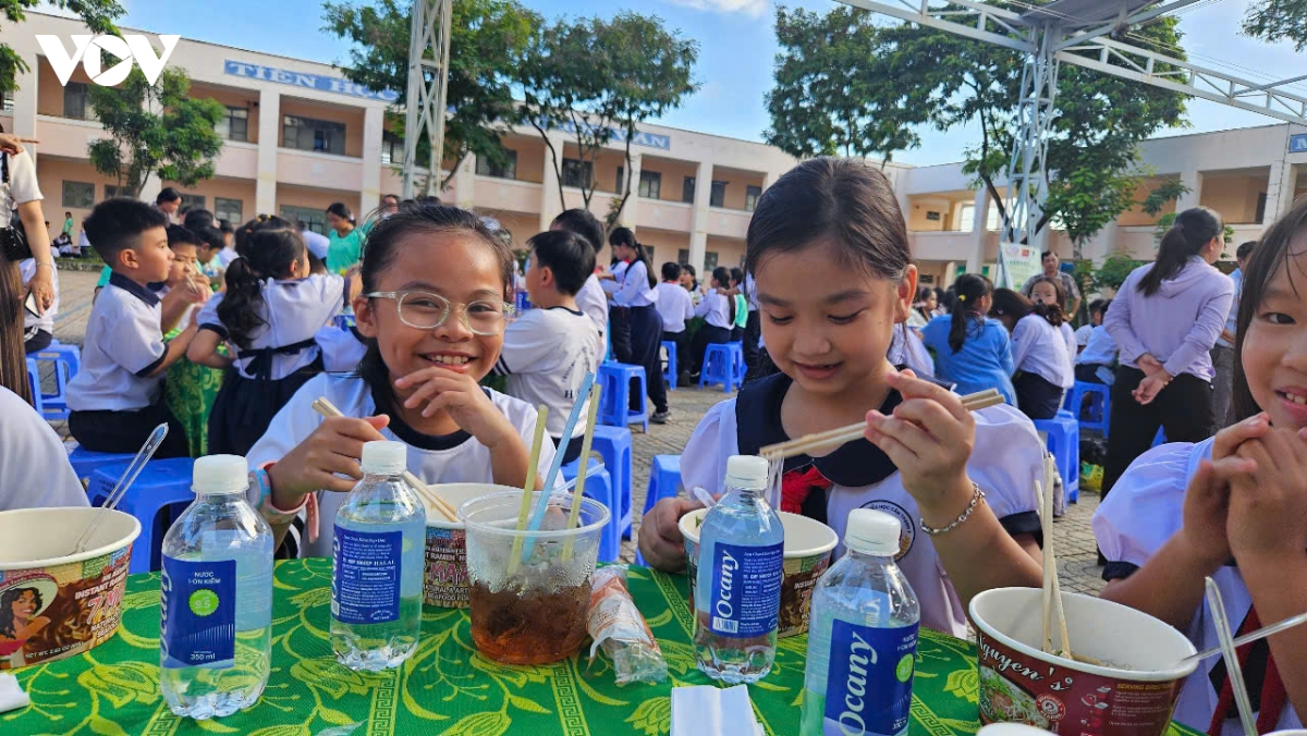 mang niem vui trung thu den 1.300 thieu nhi can gio hinh anh 8