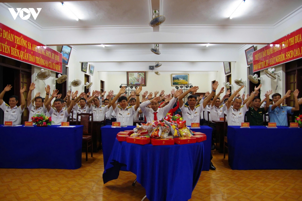trung thu am ap o Dac khu truong sa hinh anh 3