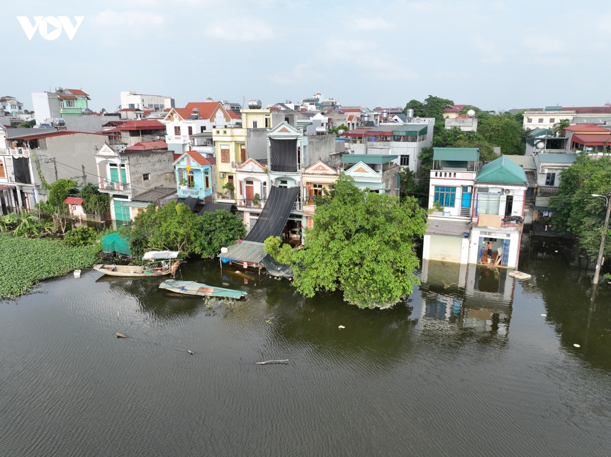 hang tram ho dan o ninh binh ca tuan chat vat song chung voi ngap lut hinh anh 2