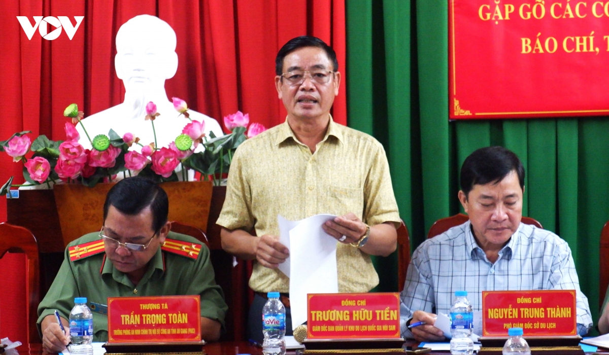 ban ve dien tu tai khu du lich quoc gia nui sam vao cuoi thang 10 hinh anh 2