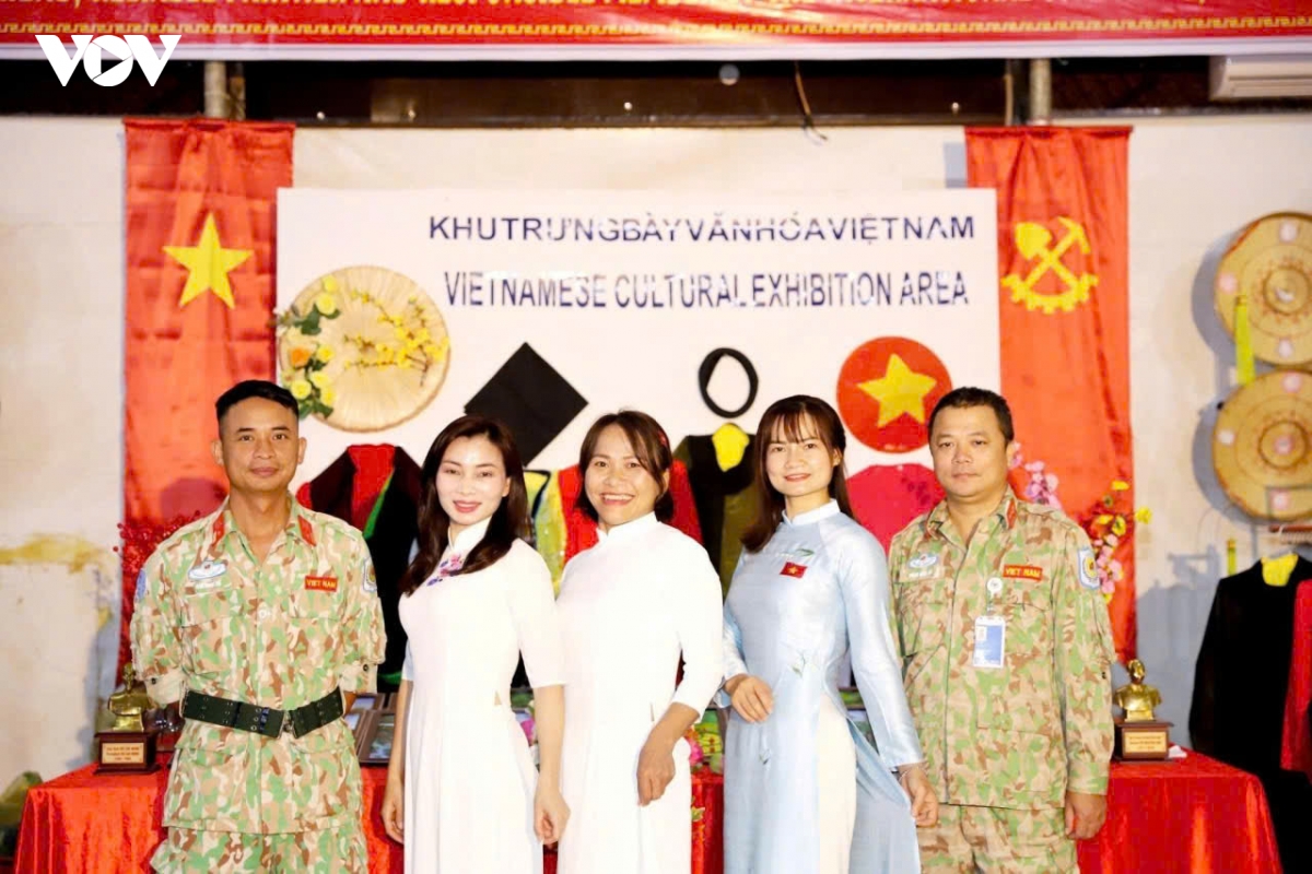 nhung nu quan y hoa hong thep tren mat tran bao ve hoa binh the gioi hinh anh 3