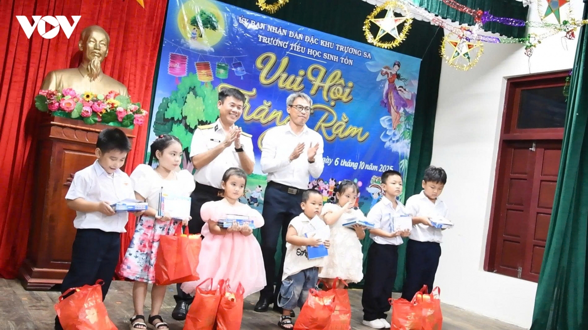 trung thu am ap o Dac khu truong sa hinh anh 5