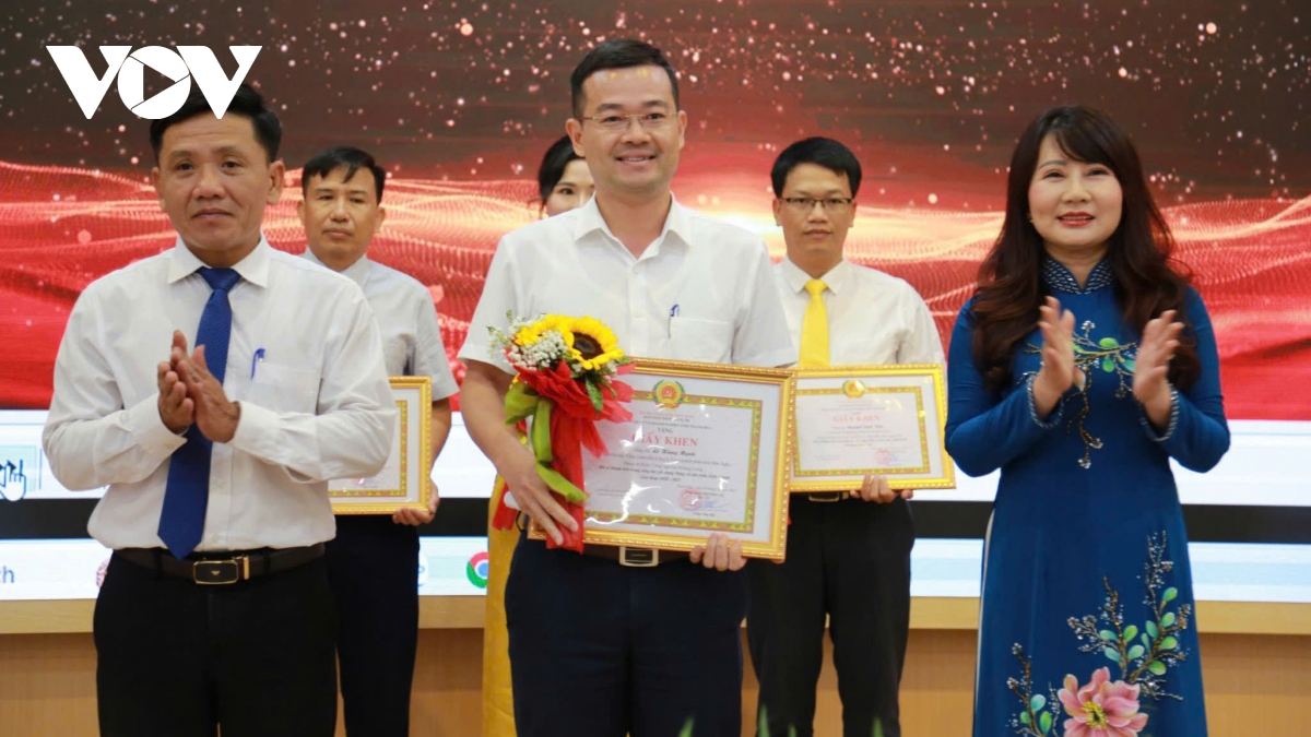 khi doanh nghiệp tư nhân gắn với công tác Đảng kết quả bước đầu đáng ghi nhận hình ảnh 2 khi doanh nghiep tu nhan gan voi cong tac Dang ket qua buoc dau dang ghi nhan hinh anh 2