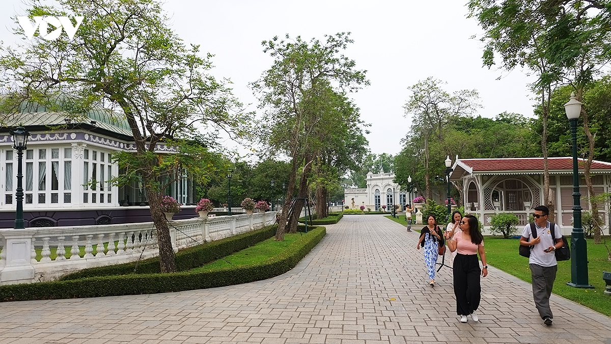 check-in cung dien mua he bang pa-in palace o thai lan hinh anh 3