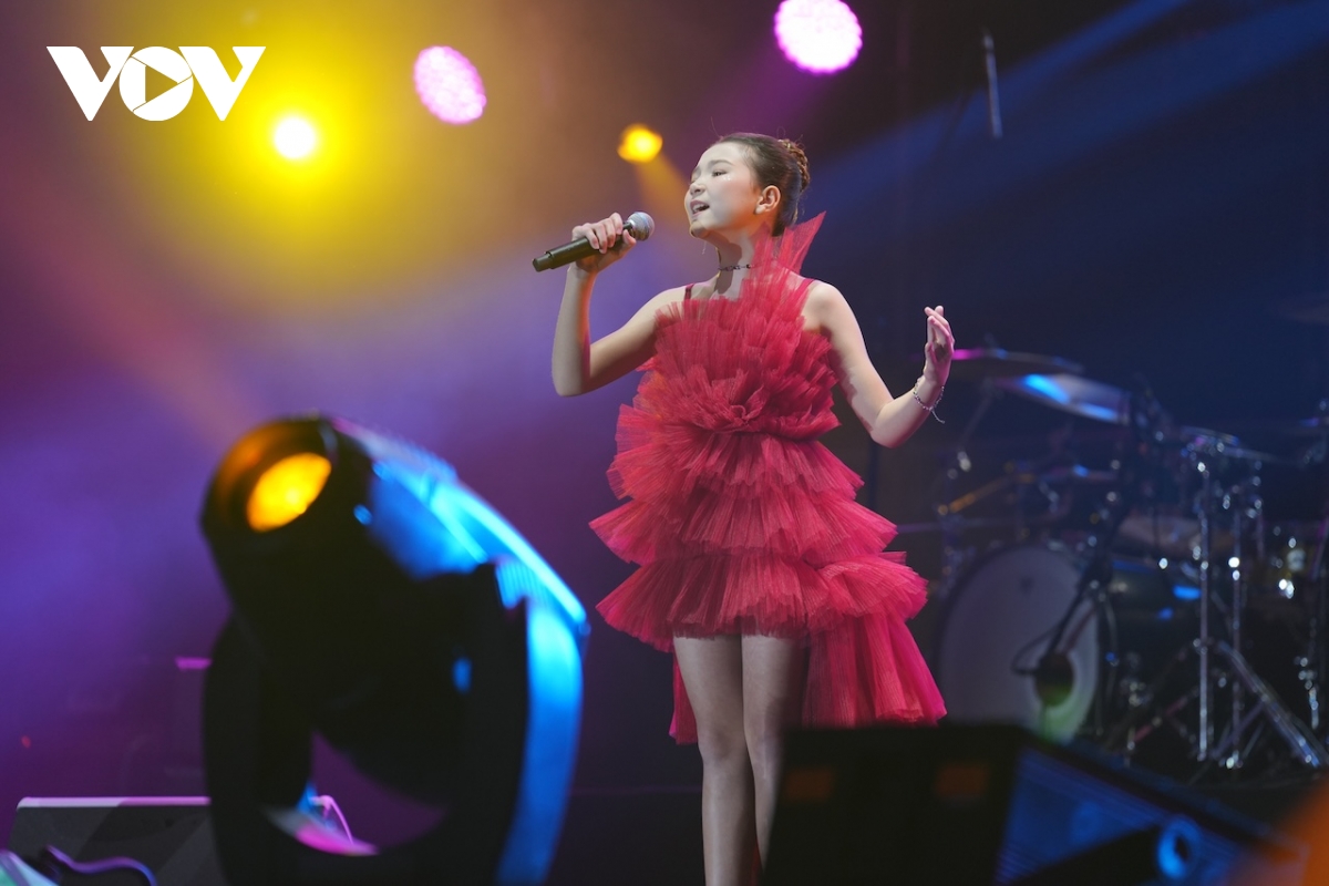 Emily Wagner 10 tuổi tỏa sáng cùng Thomas Anders - Modern Talking