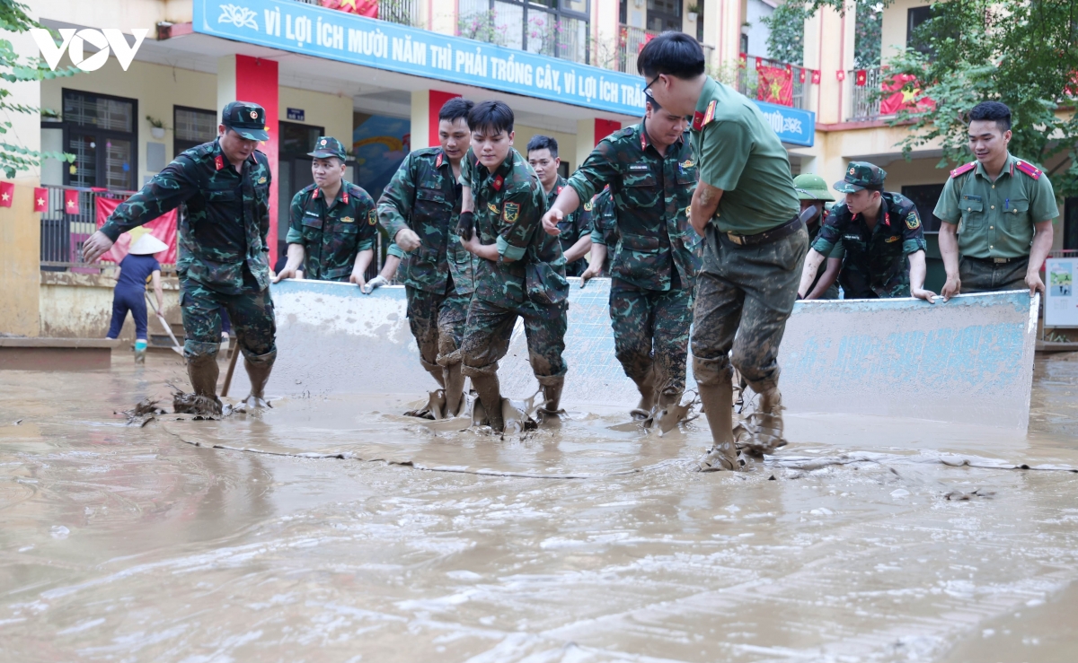 lao cai huy dong hon 3.600 can bo chien sy tham gia khac phuc thien tai hinh anh 7