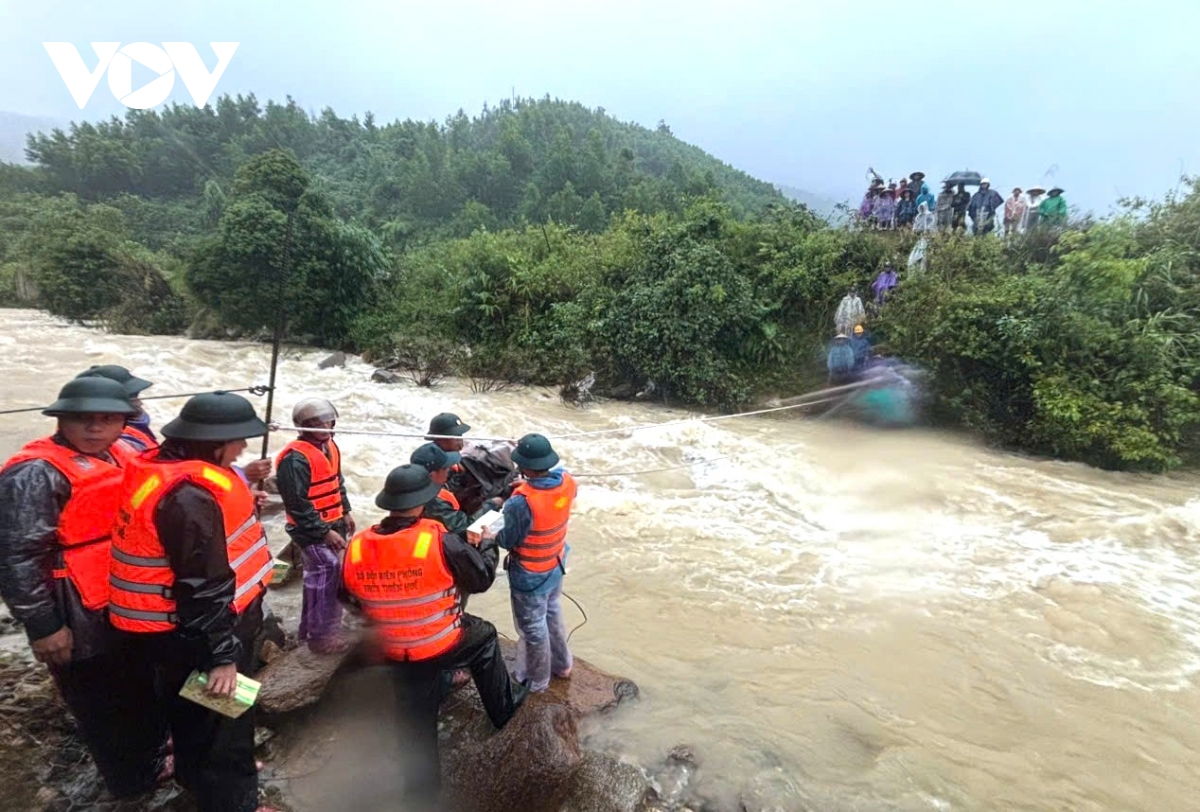 thu tuong yeu cau, tiep can tat ca cac khu vuc bi chia cat, co lap do ngap lut hinh anh 1