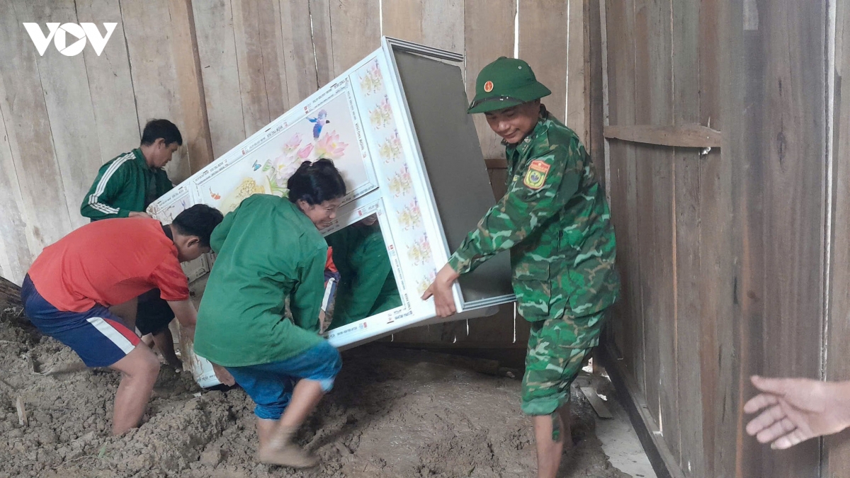 nguoi linh bien phong thanh diem tua cua dan vung lu hinh anh 1