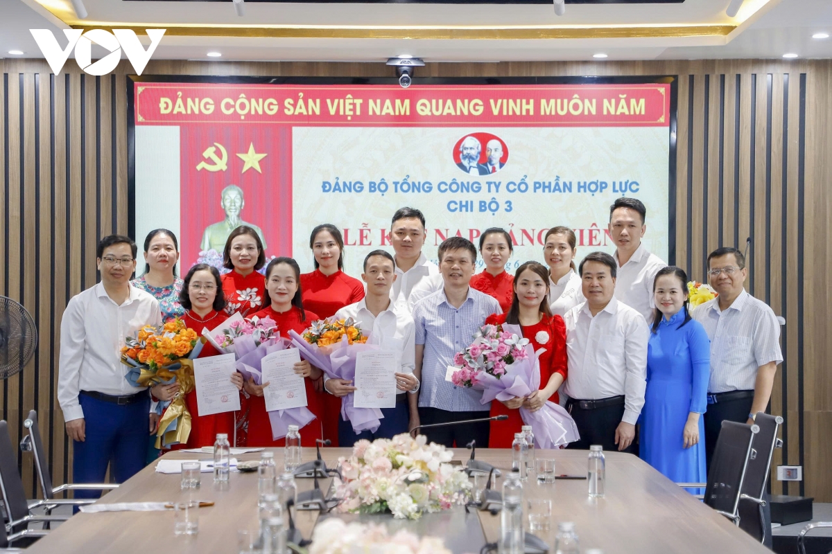 Khi tổ chức Đảng đồng hành với doanh nghiệp tư nhân và người lao động